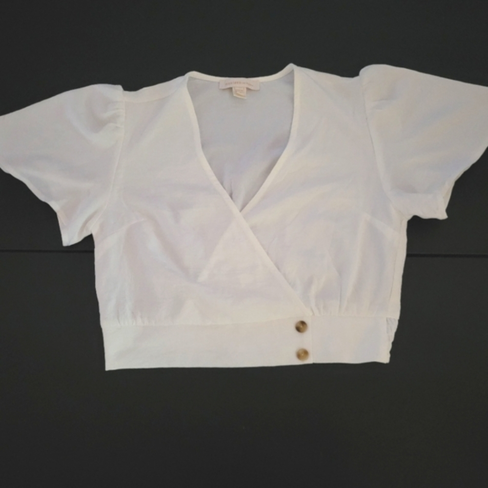 Monteau Size M White Cropped Surplice Top